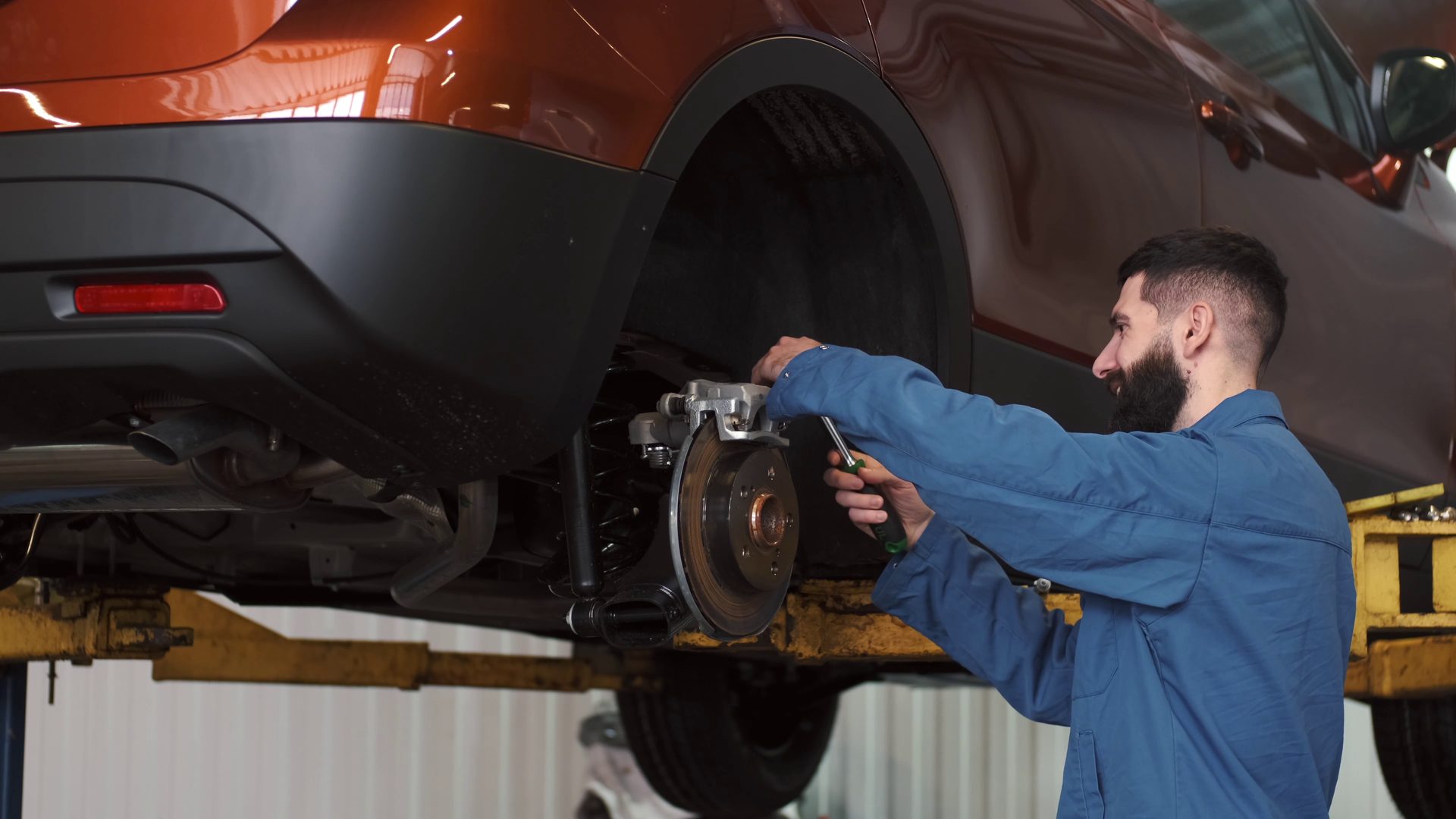 AS Service hero — mechanic at work